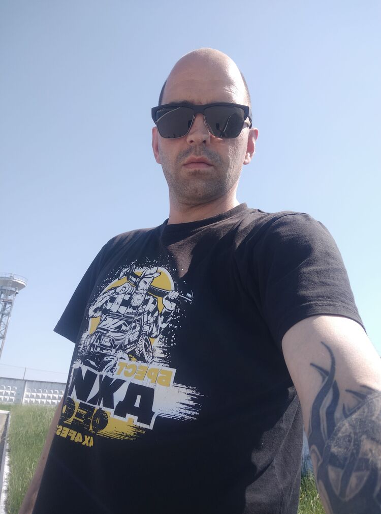  40640979  , 37 ,    