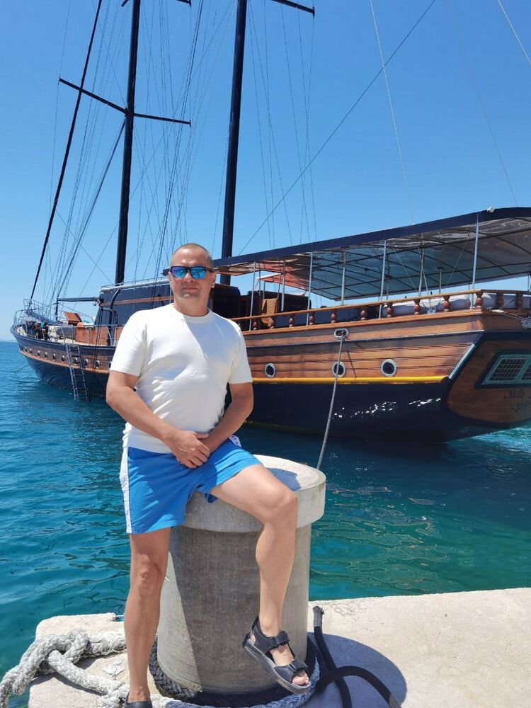  53221869  Ivan, 46 ,    Palais-Bourbon