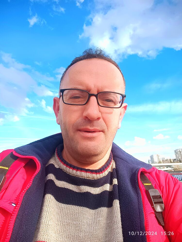  48501069  Ersin, 44 ,    