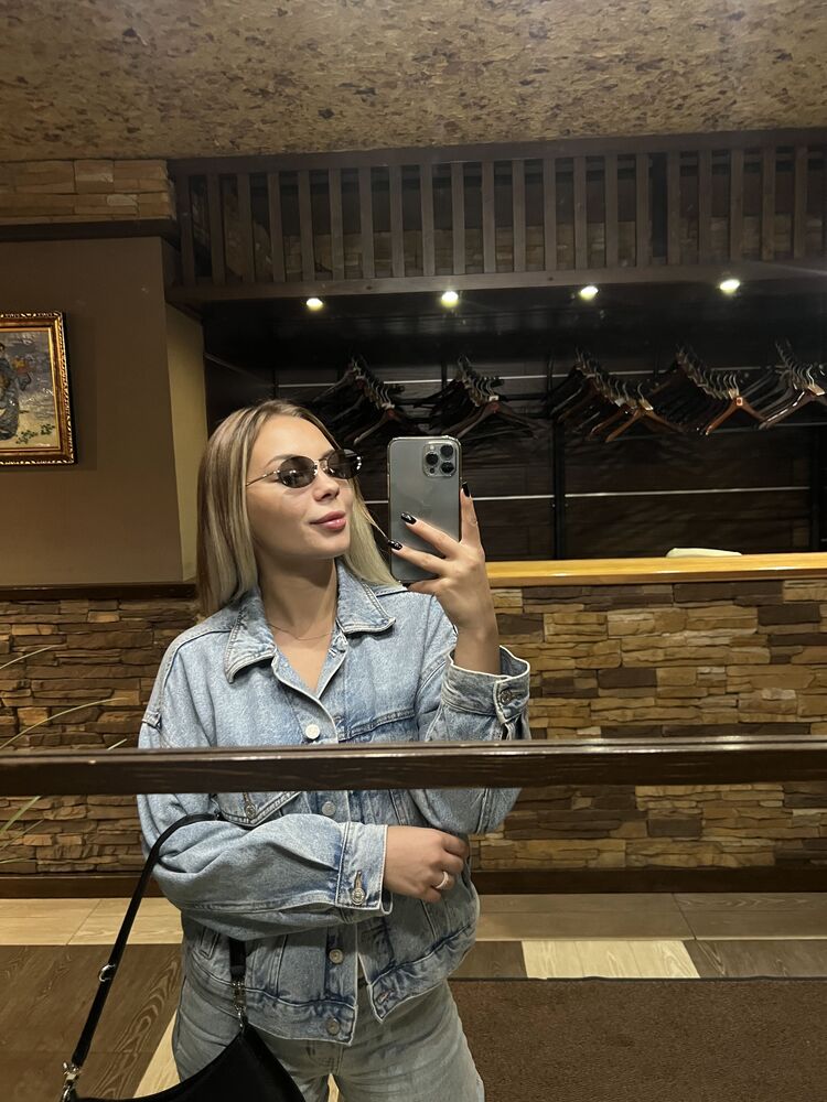  ,   Alina, 27 ,     