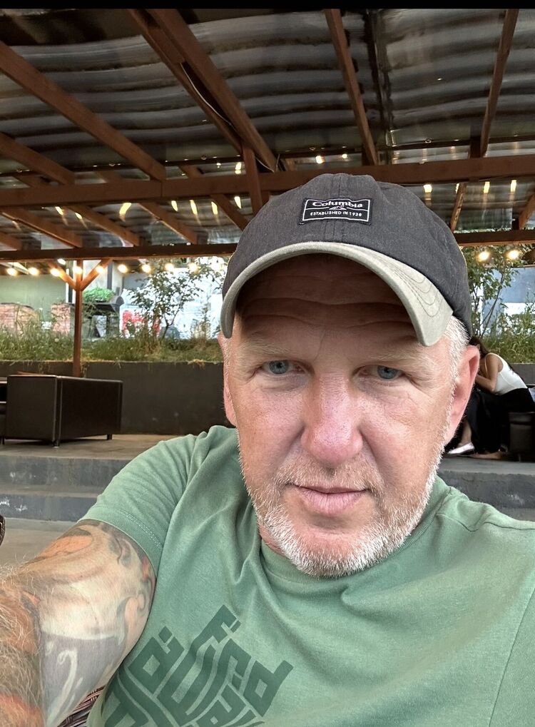  54039249  Andrei, 52 ,    