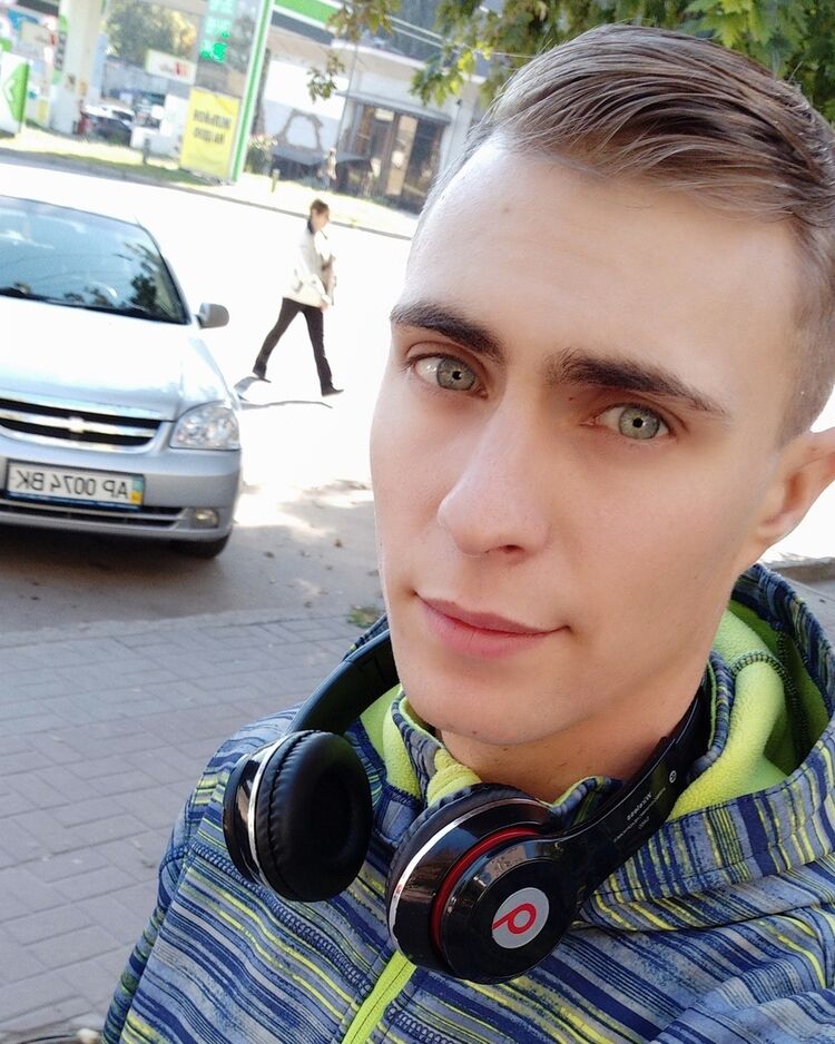  ,   Denis, 25 ,   ,   