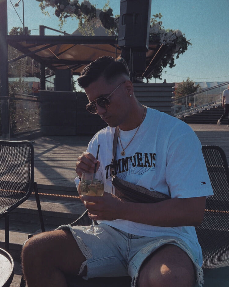  ,   Tony, 27 ,   ,   , c 