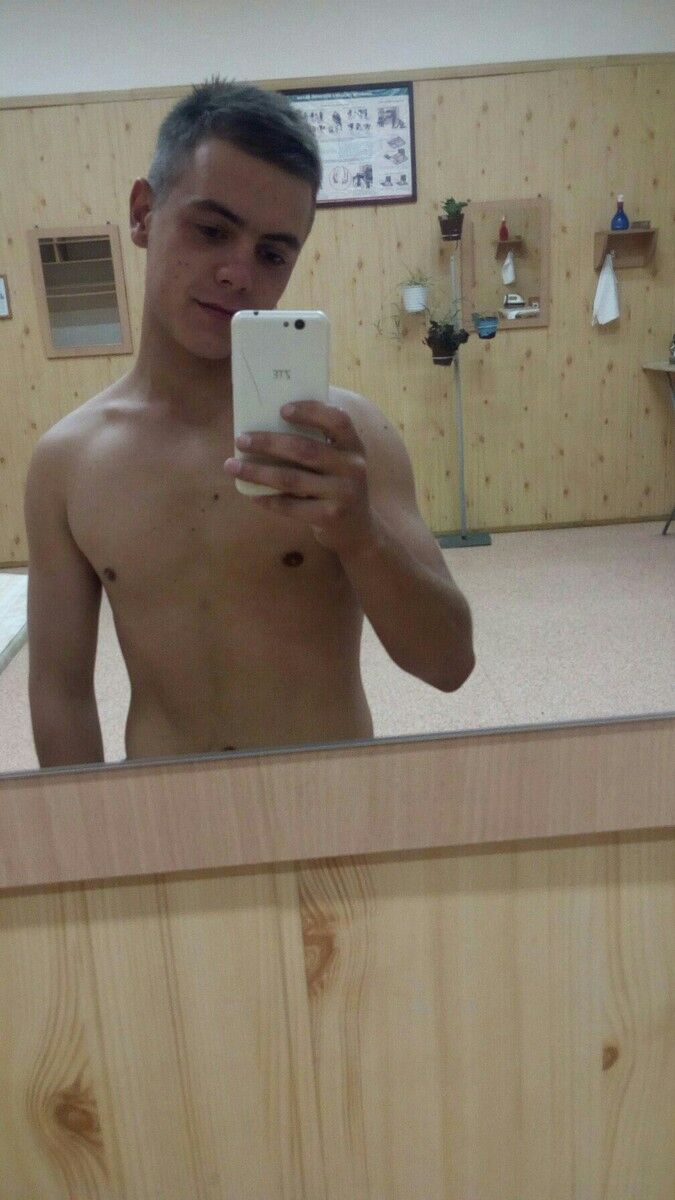  11441979  Artem, 27 ,    