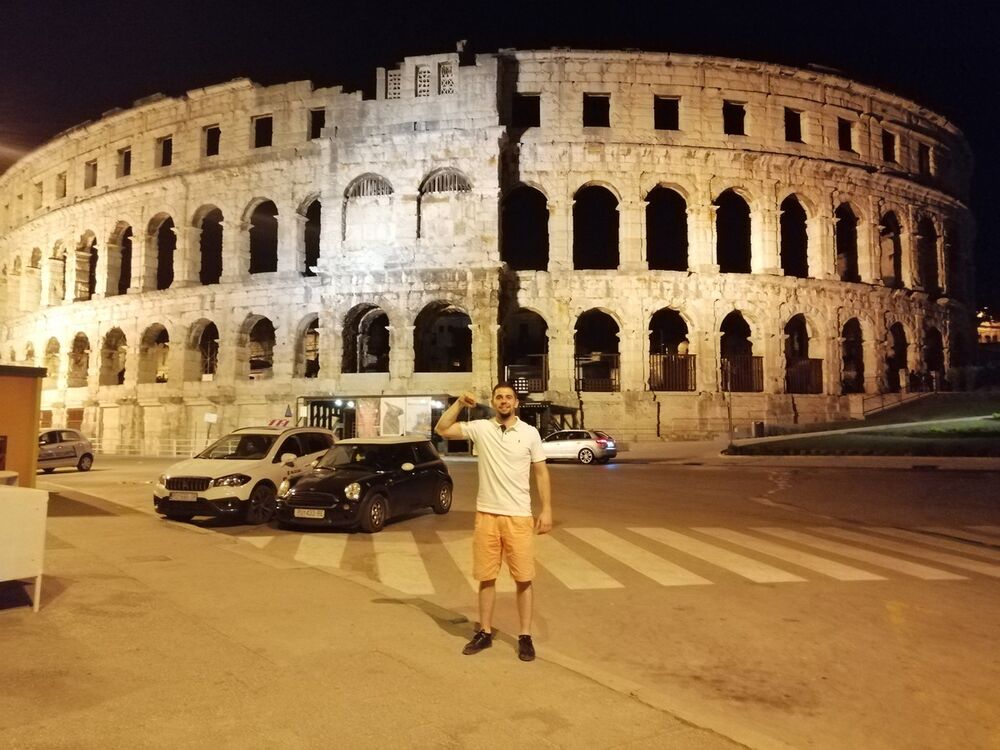  17899499  Aleksandar, 29 ,    