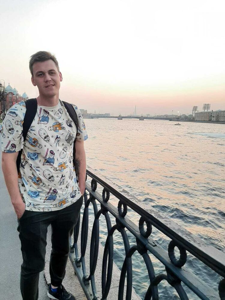  -,   Artyom, 33 ,   ,   