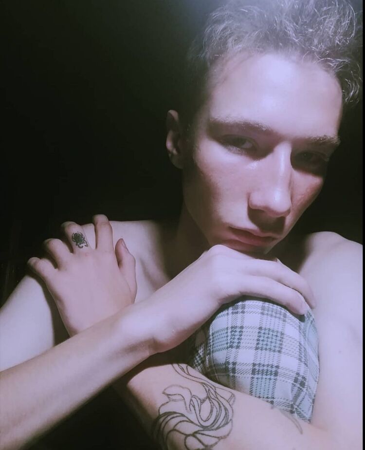  27326479  , 25 ,    -