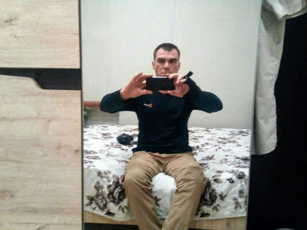  41289729  Andrej, 52 ,    