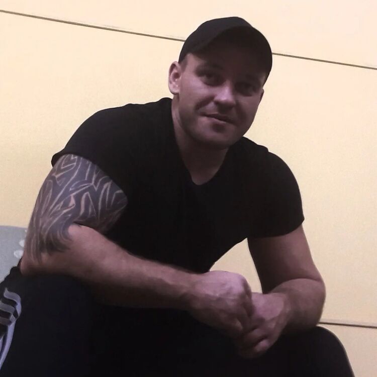  51997659  Roman, 80 ,    