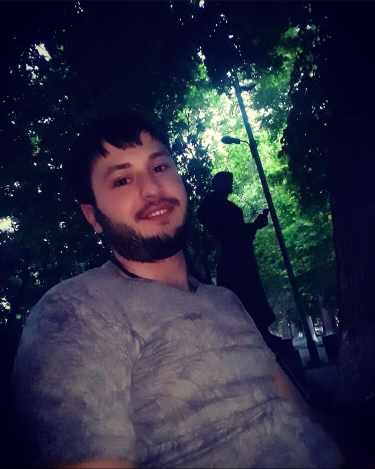  33376749  Gevorg, 32 ,    