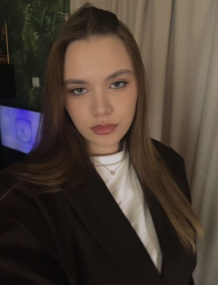  52613099  Yana, 19 ,    