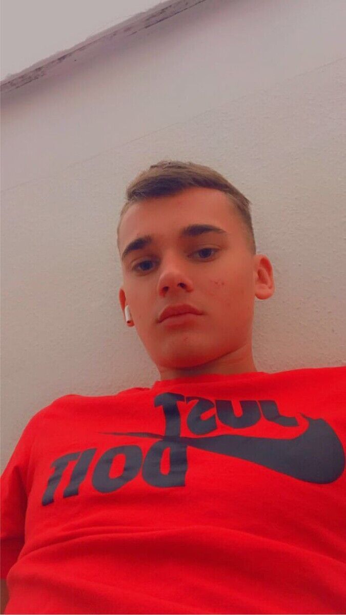  21600499  Sergi, 23 ,    