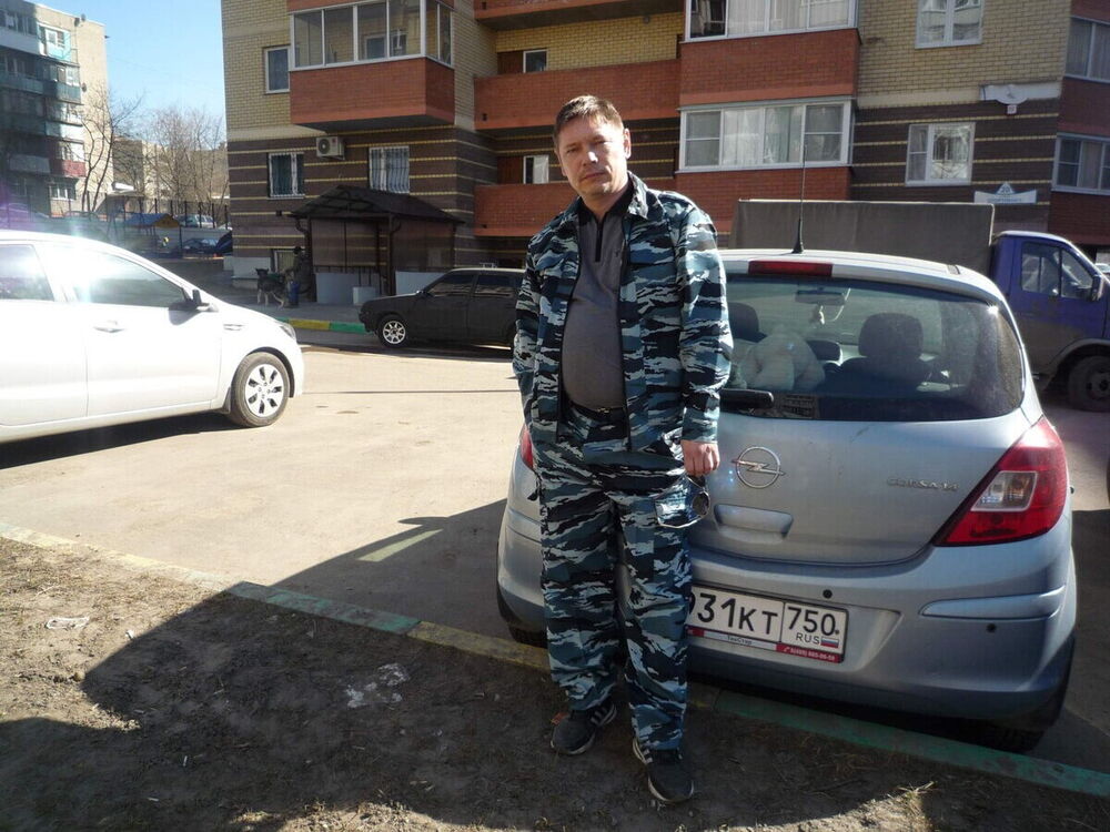  22587129  Sergej, 45 ,    