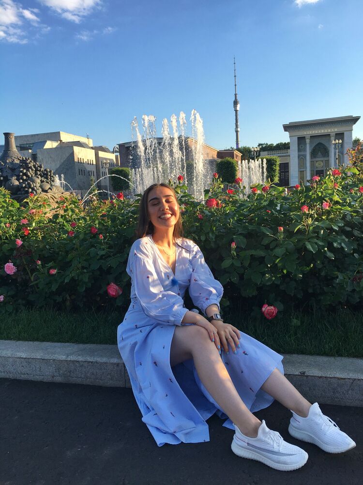  ,   Leila, 24 ,   ,   