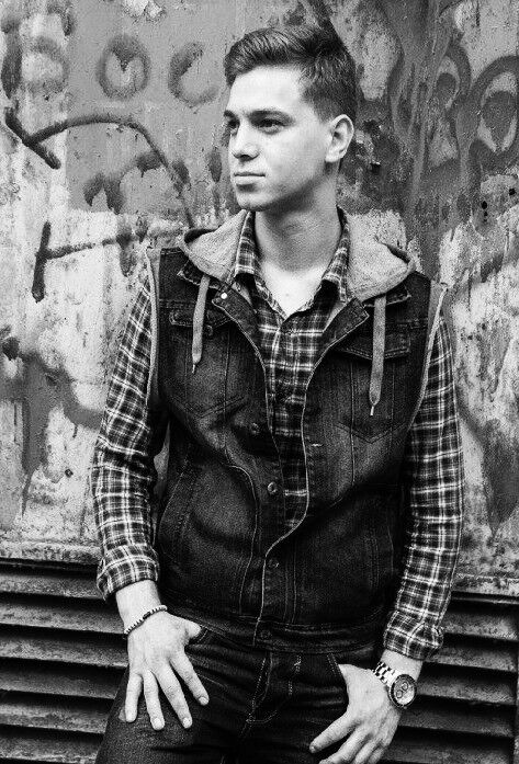  ,   Sergiu, 32 ,   ,   , c 