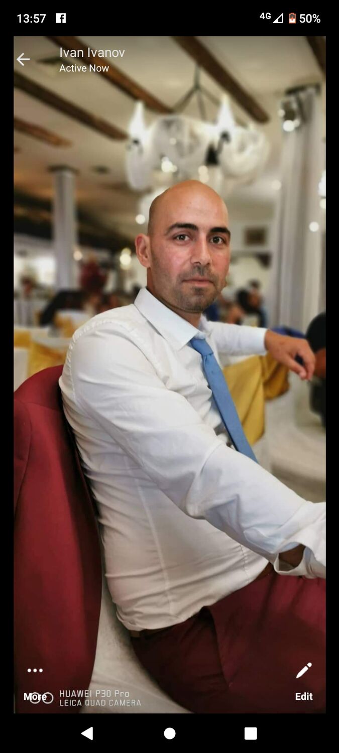  49921709  Ivan, 31 ,    