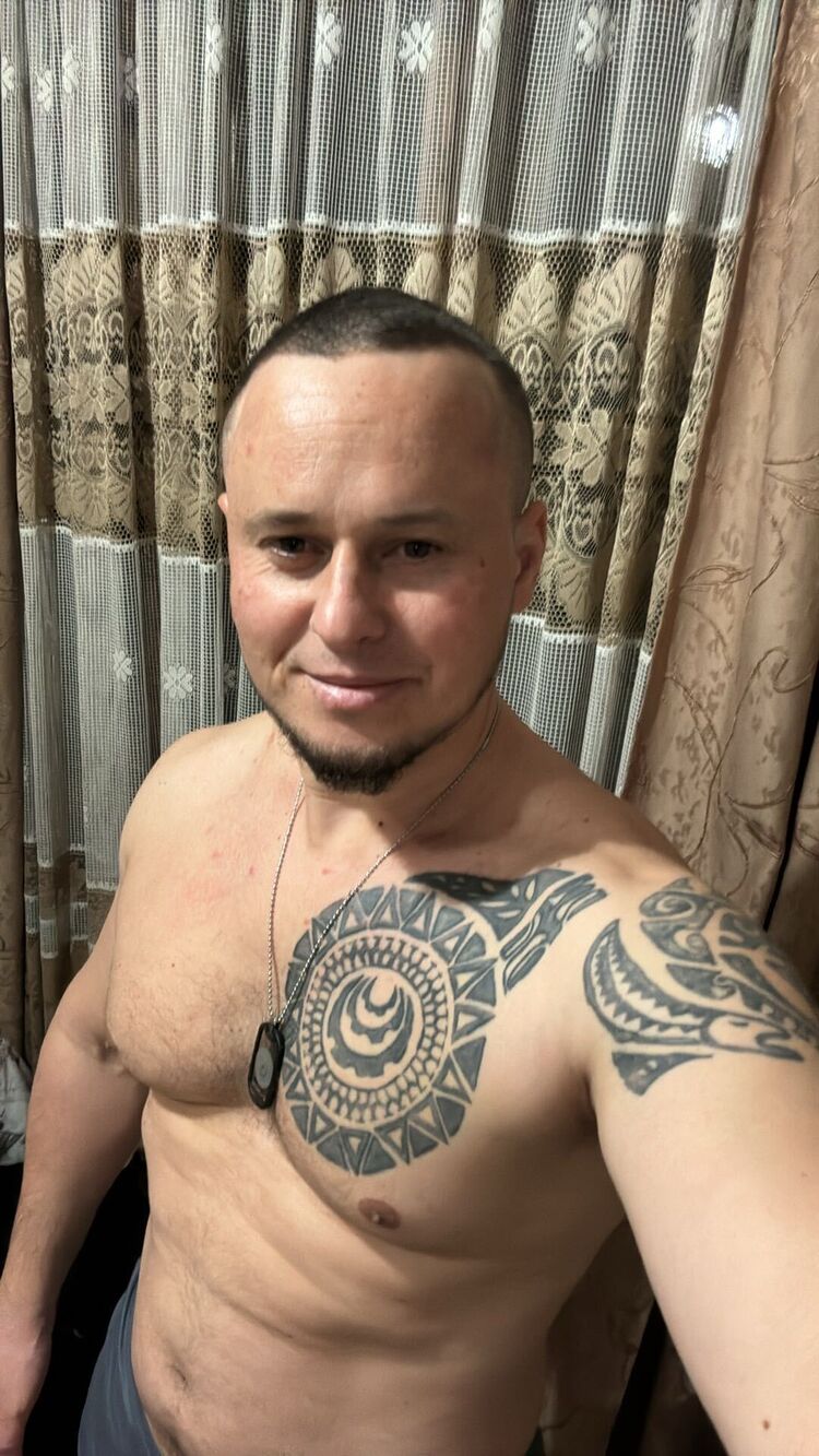  48827929  Viktor, 33 ,    