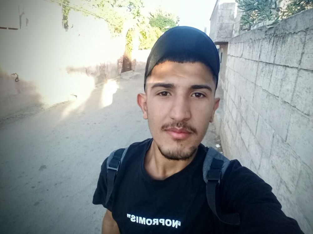 45806819  Yousef, 22 ,    