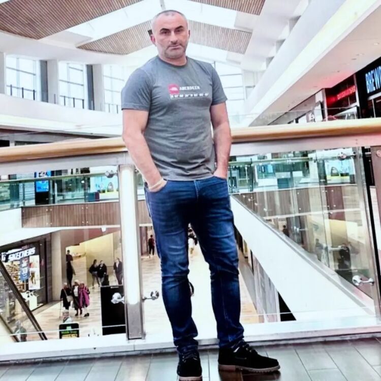  51573209  , 45 ,    Arbroath