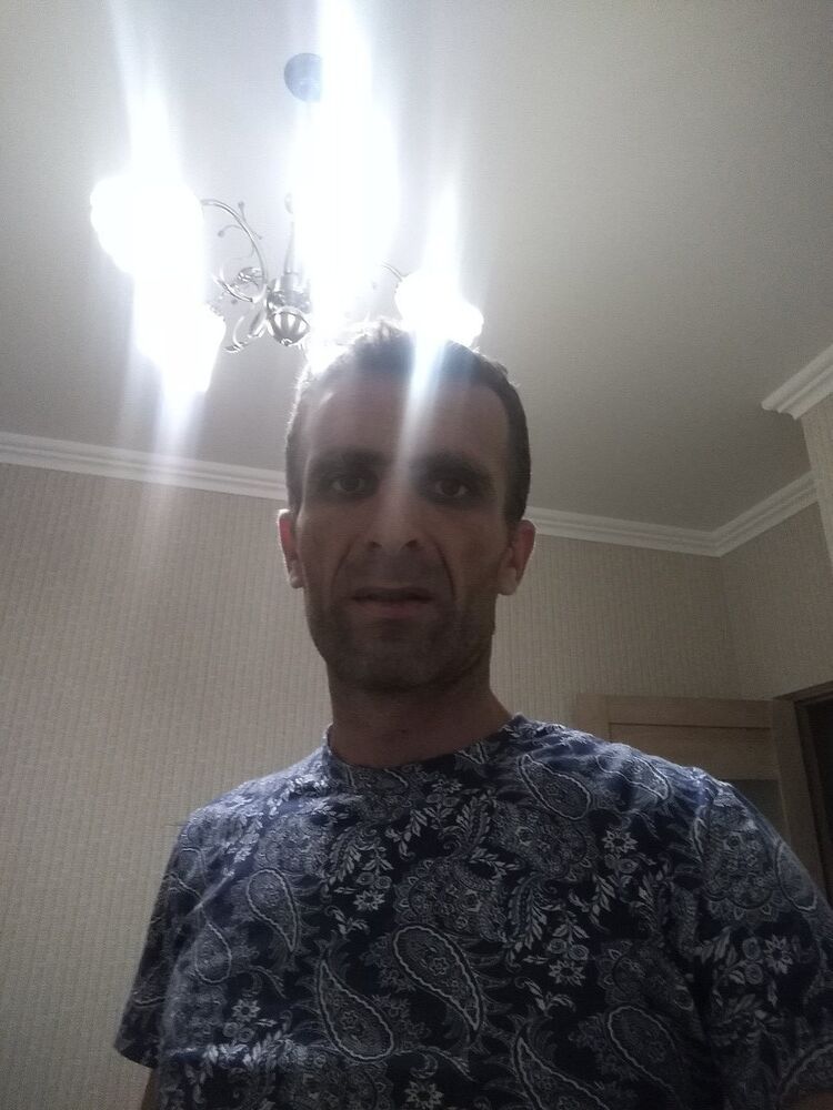  19022869  Artur, 39 ,    