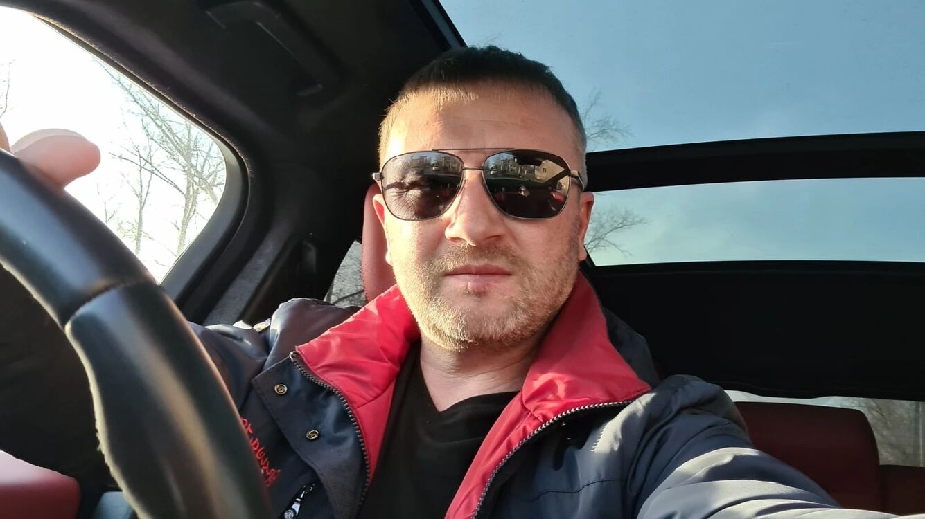  34786369  VIKTOR, 49 ,    