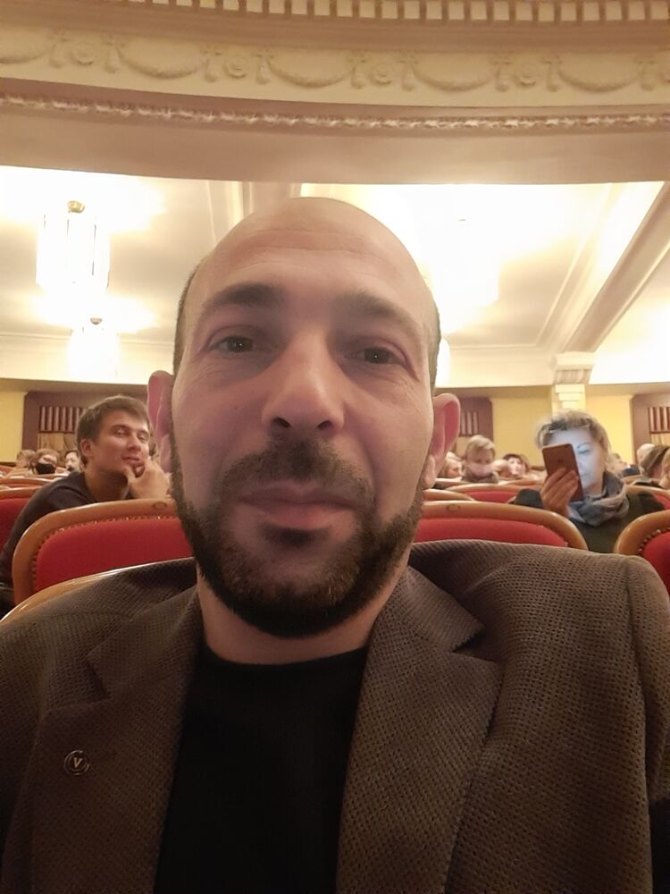  ,   Aro, 44 ,   ,   