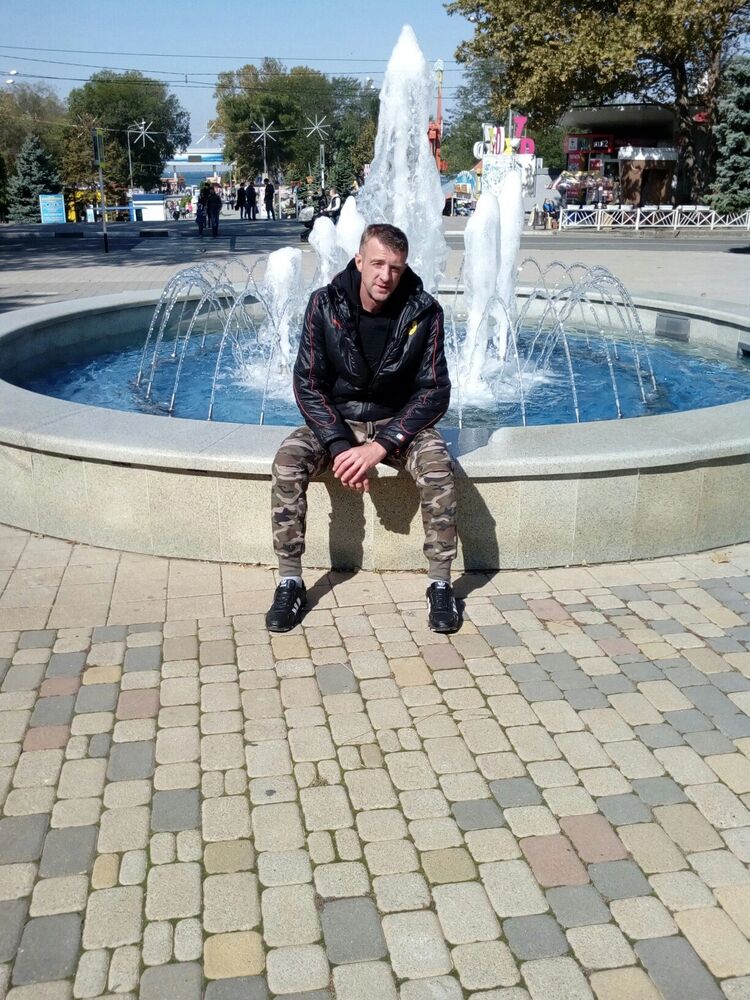  51816989  Max, 42 ,    
