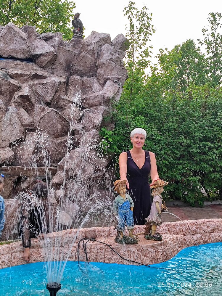 -,   Elena, 58 ,     