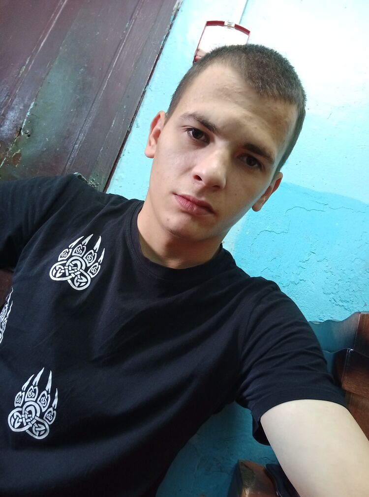  27782329  Ilya, 22 ,    