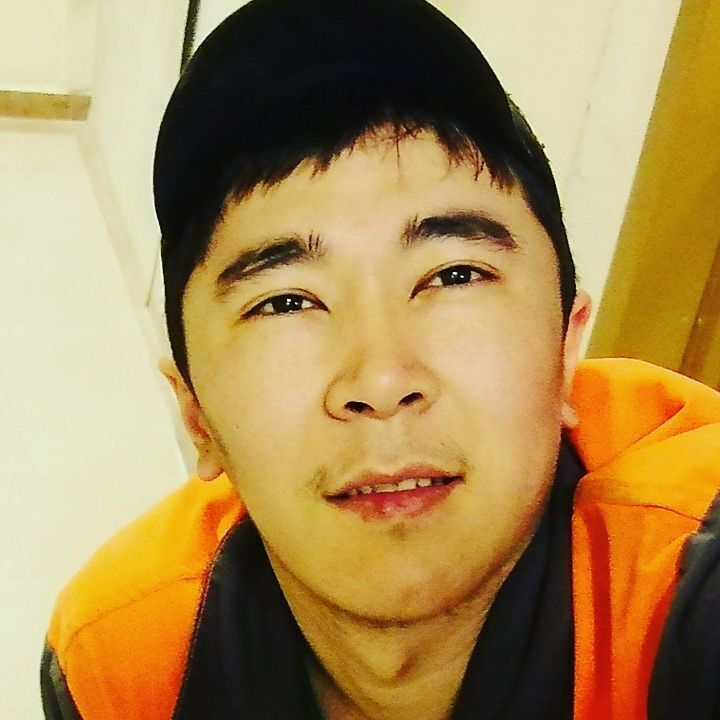  28995559  Erik, 32 ,    