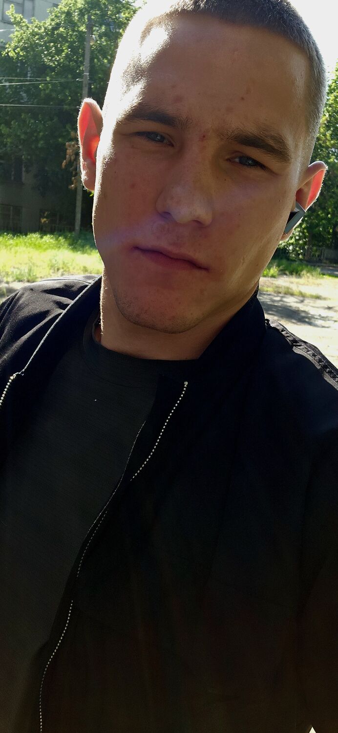  51662839  Ilya, 22 ,    