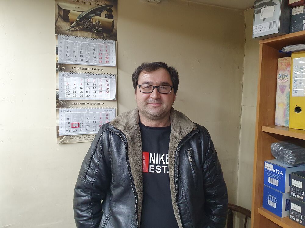  33282899  Maks, 53 ,    -