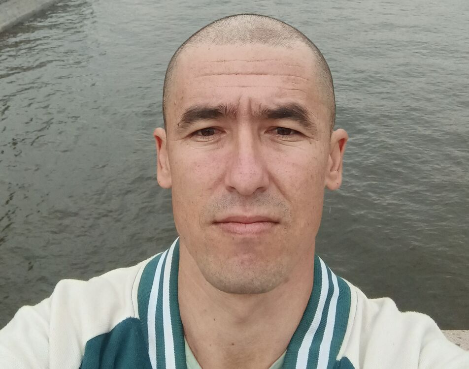  48652489  Mavlonbek, 29 ,    
