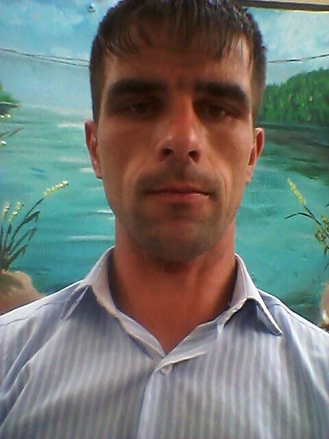  ,   Alek, 43 ,   