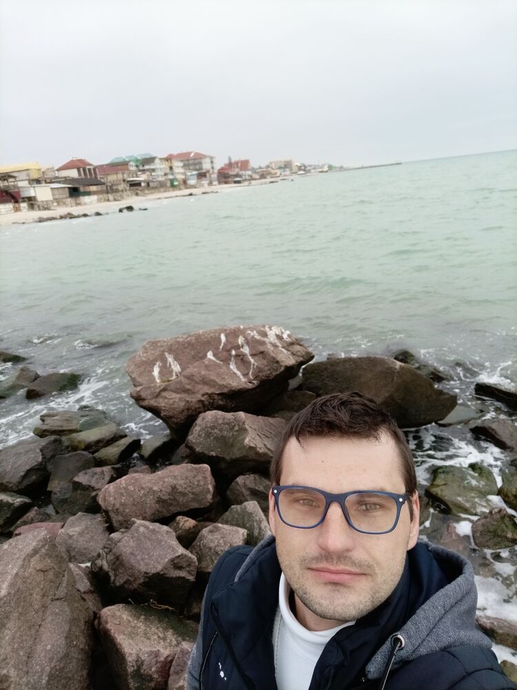  28353429  Artem, 31 ,    