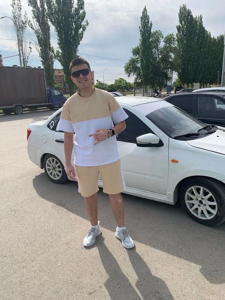  45907319  Vladislav, 24 ,    