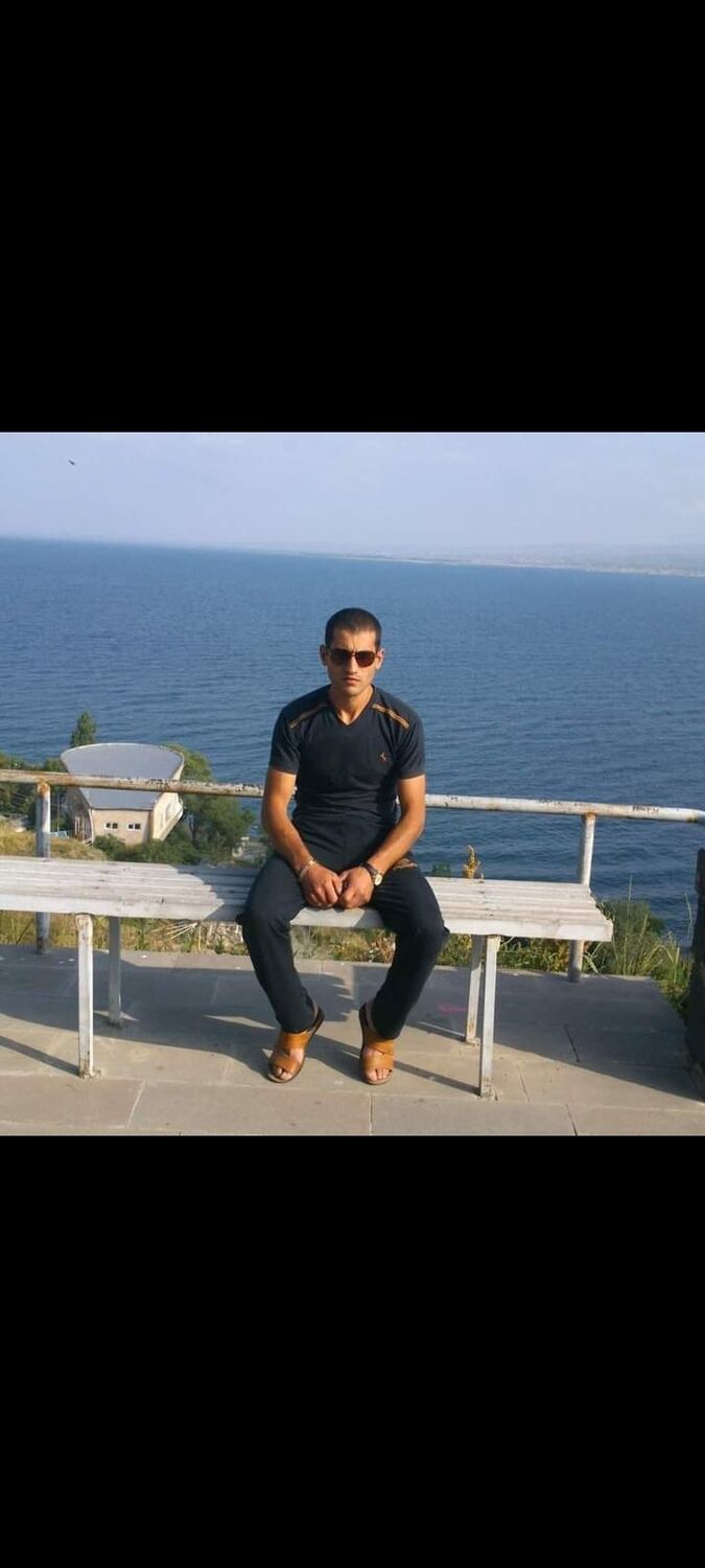  40418529  Abgar, 38 ,    