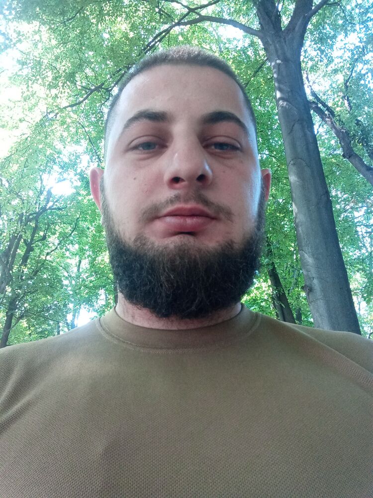  27444749  Viktor, 29 ,    