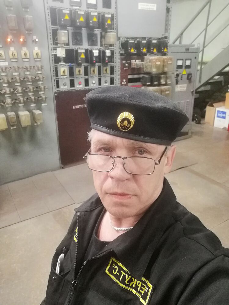  43429179  , 56 ,    