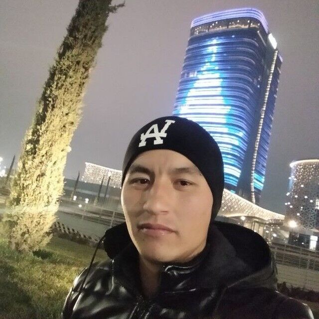  18635799  Jasik, 31 ,    