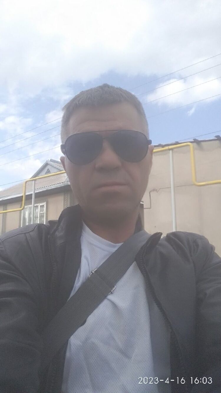  48103799  Vasilii, 46 ,    