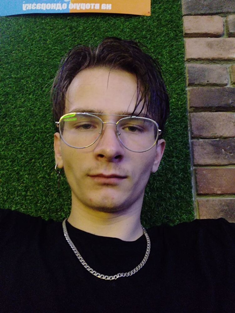  49154379  Denis, 23 ,    