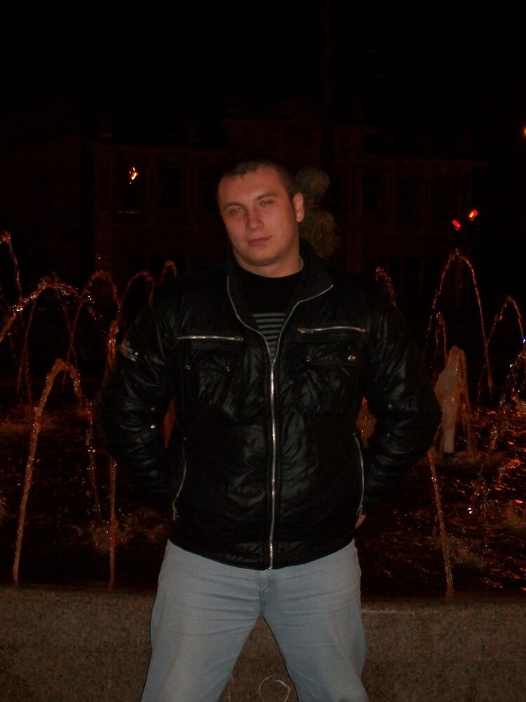  ,   Alex, 39 ,   