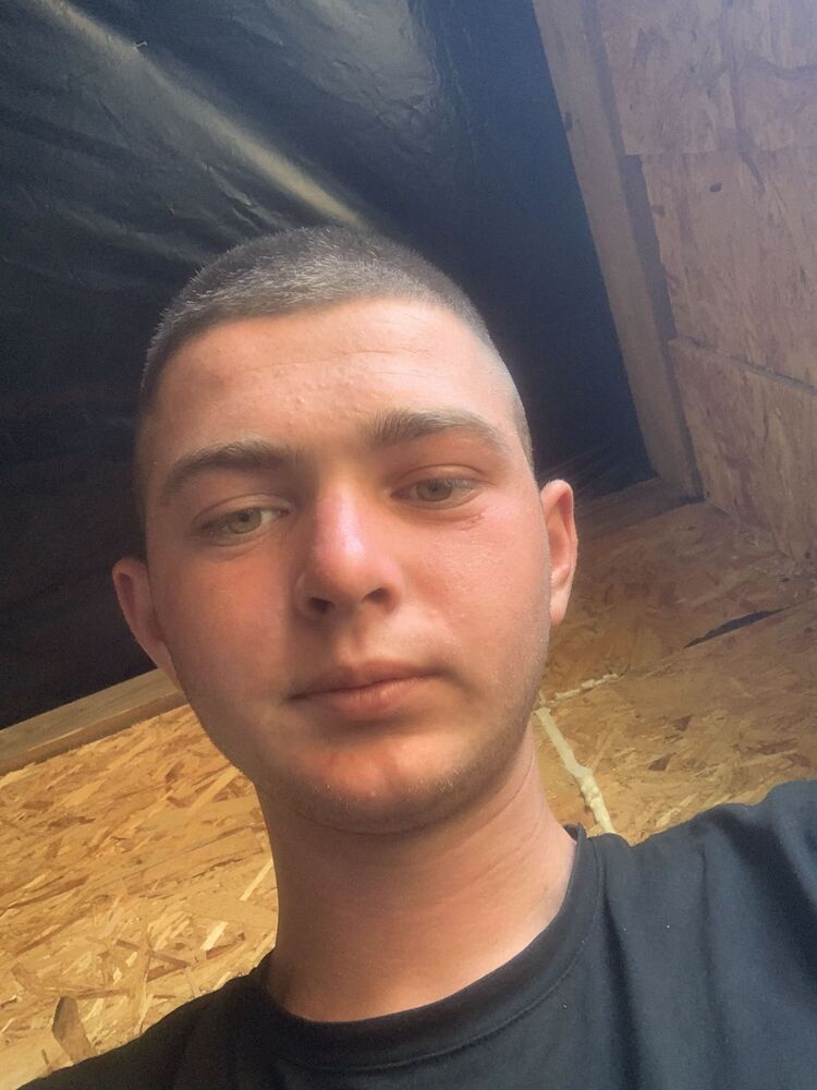  48702779  , 21 ,    