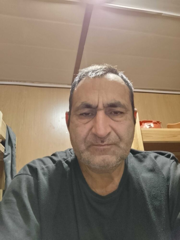  40273369  Mahir, 53 ,    