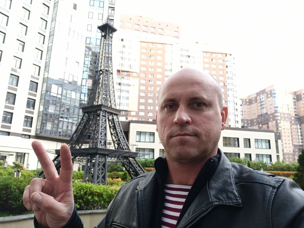  24207519  Oleg, 45 ,    