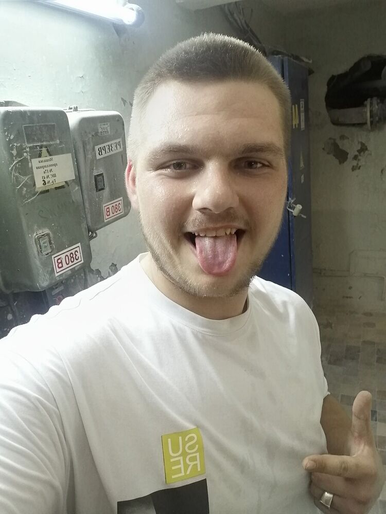 21227059  Ivan, 25 ,    