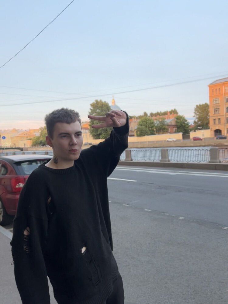  44639569  , 27 ,    -