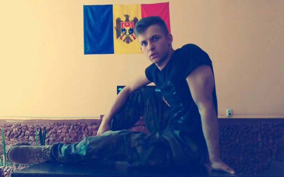  6409829  Viktor, 30 ,    