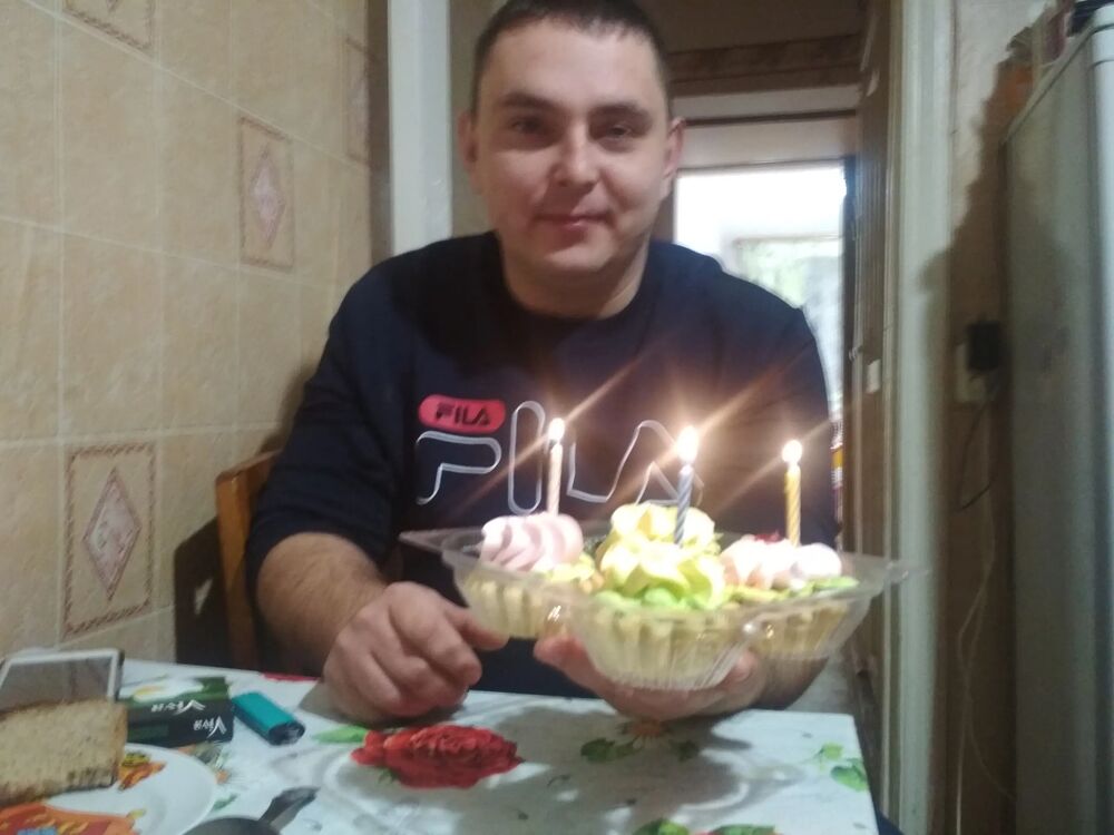  41628569  Ivan, 35 ,    